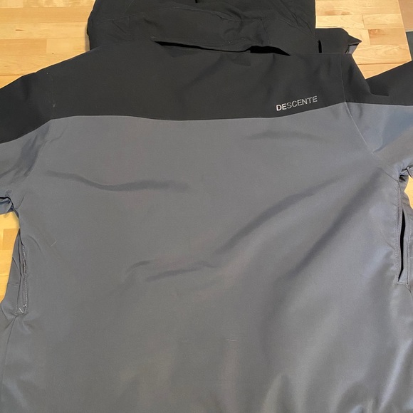 Descente ski jacket - medium - excellent condition - Picture 7 of 12